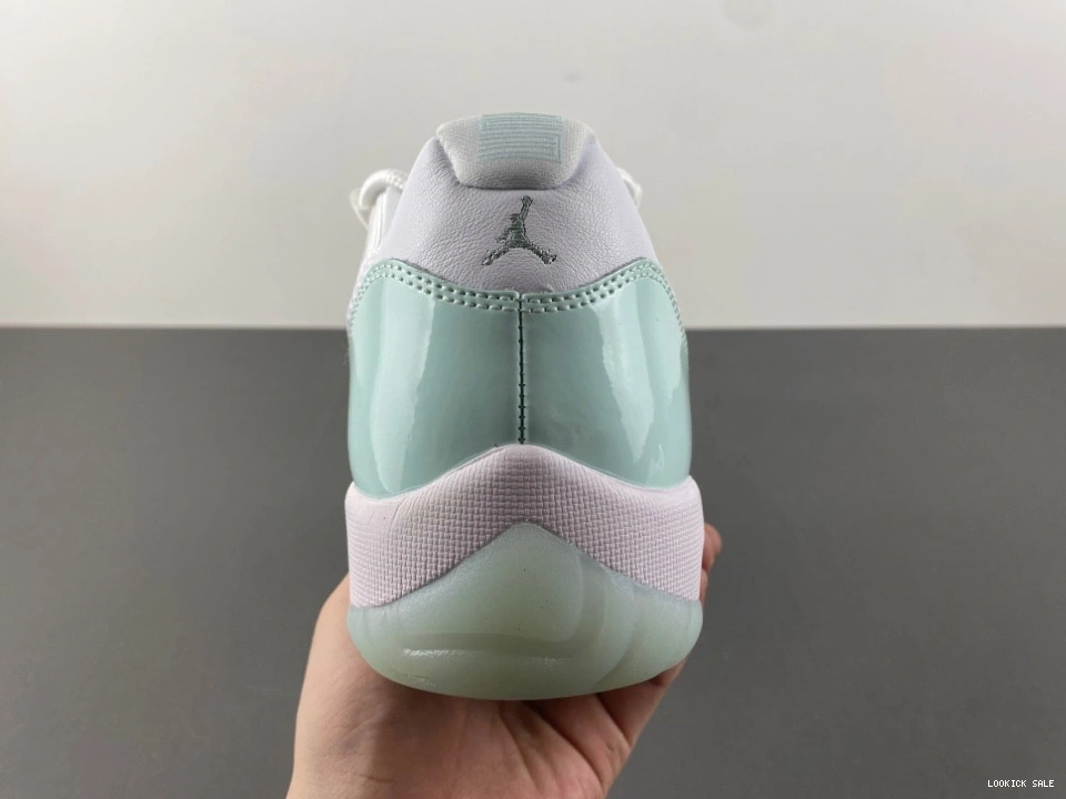 Reps Air 'Igloo' Low  11 Retro Jordan AH7860-103 0512